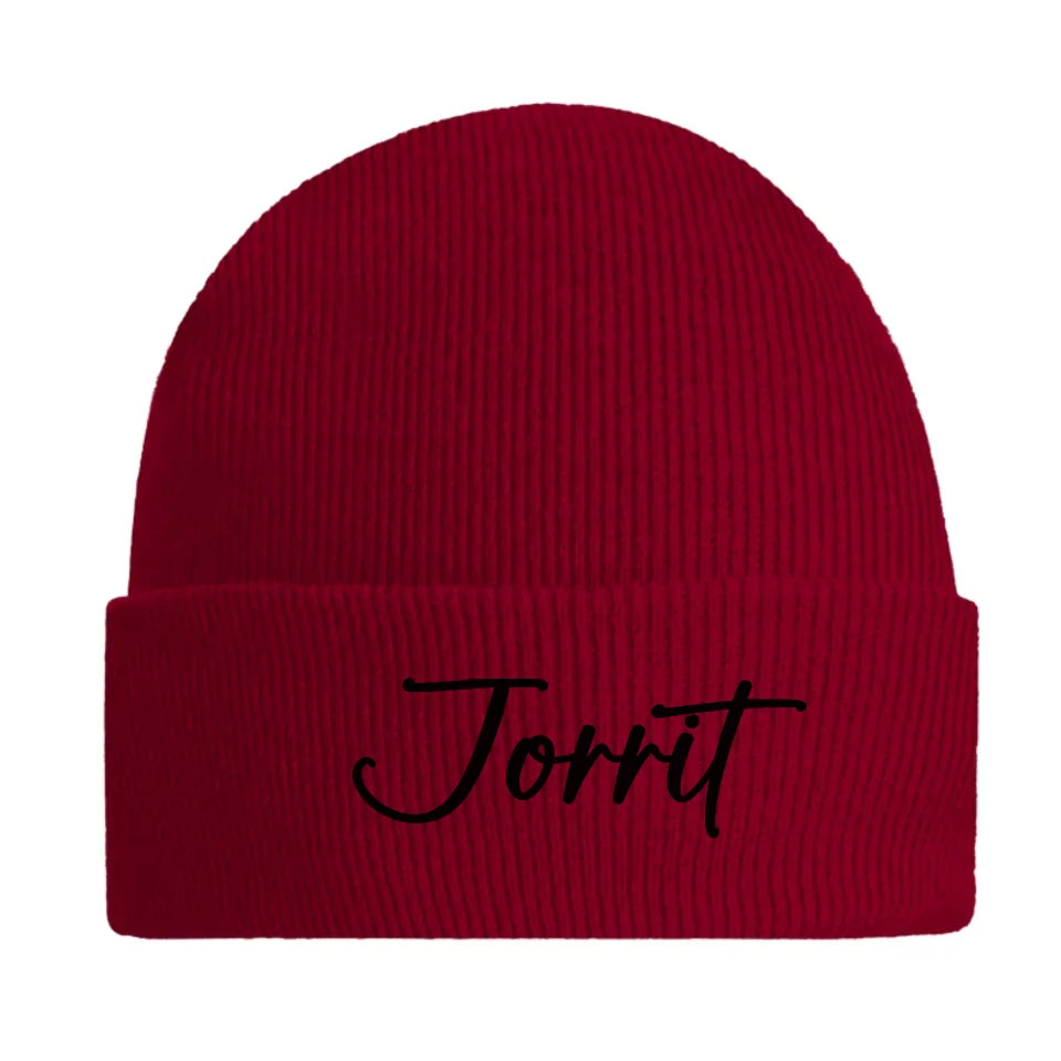 Gepersonaliseerde_geborduurde_beanie_bordeauxrood[1]