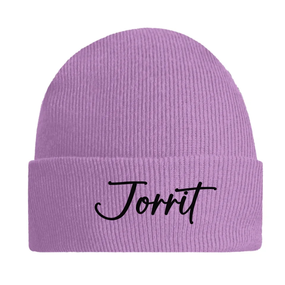 Gepersonaliseerde_geborduurde_beanie_plum[1]