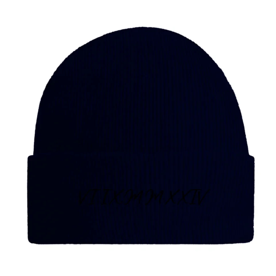 Gepersonaliseerde_geborduurde_beanie_donkerblauw[1]