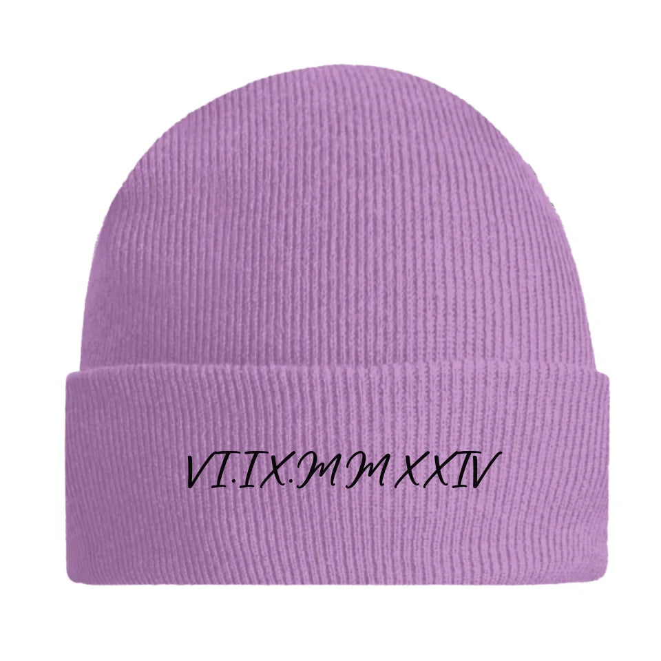 Gepersonaliseerde_geborduurde_beanie_plum[1]