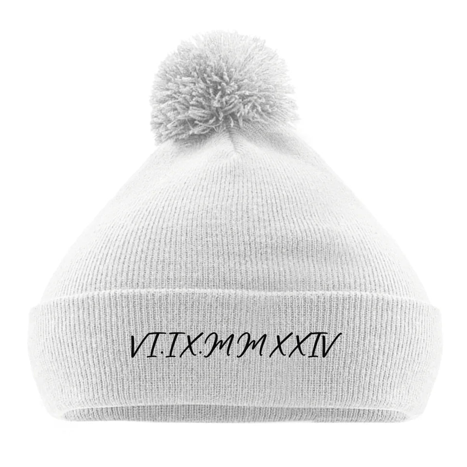 Gepersonaliseerde_geborduurde_pom_pom_beanie_wit[1]