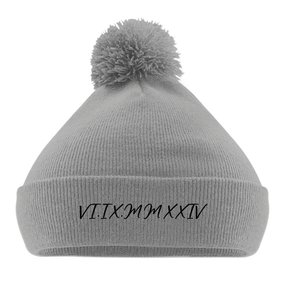 Gepersonaliseerde_geborduurde_pom_pom_beanie_lichtgrijs[1]