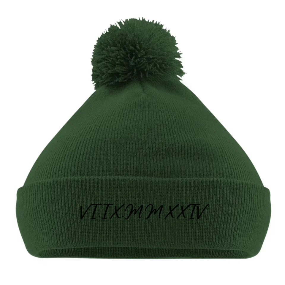 Gepersonaliseerde_geborduurde_pom_pom_beanie_mosgroen[1]