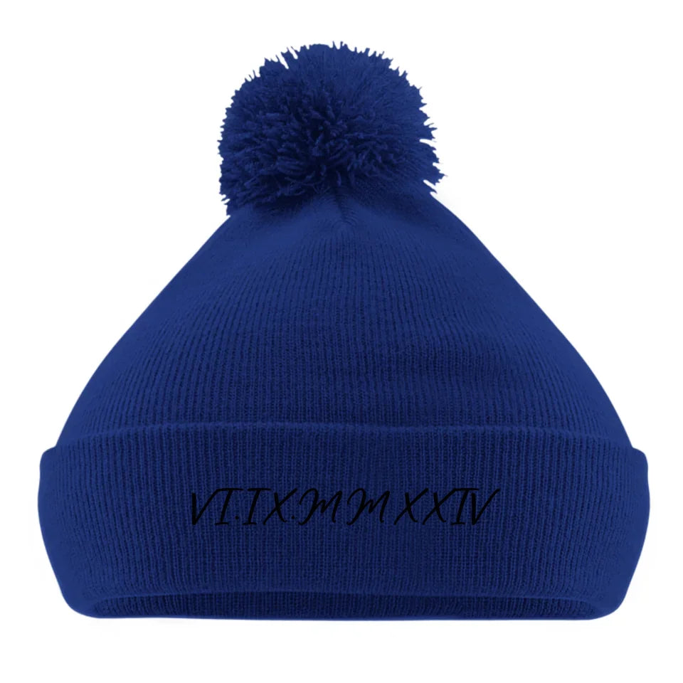 Gepersonaliseerde_geborduurde_pom_pom_beanie_koningsblauw[1]