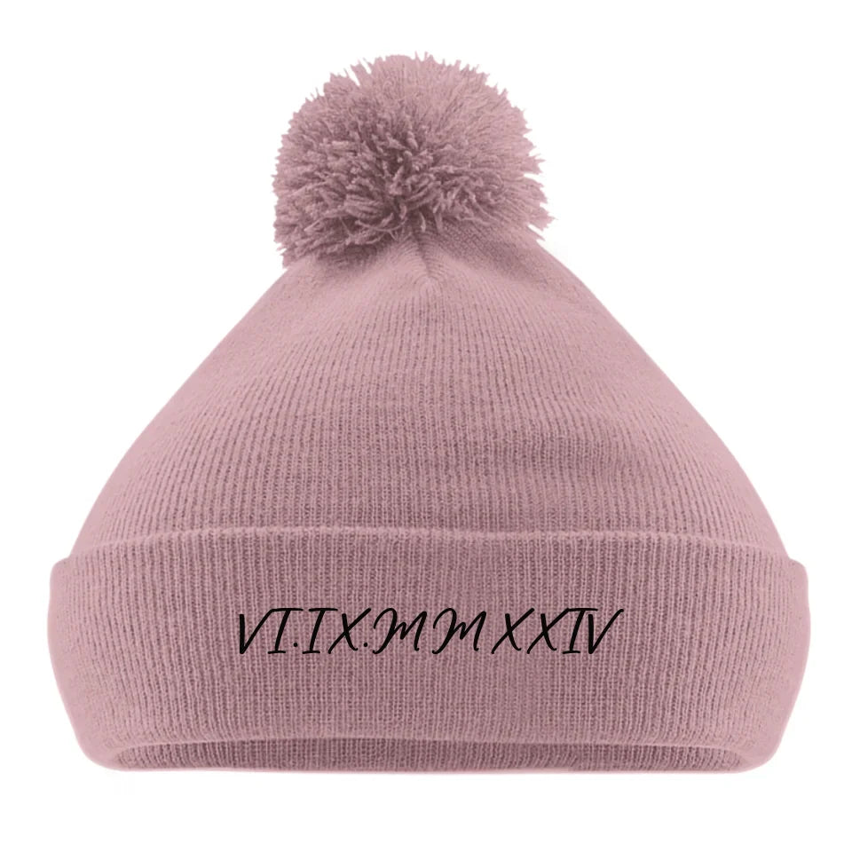 Gepersonaliseerde_geborduurde_pom_pom_beanie_roze[1]