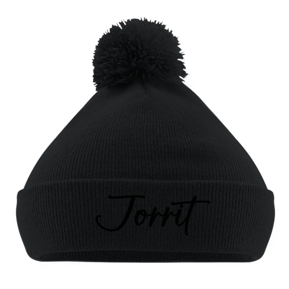 Gepersonaliseerde_geborduurde_pom_pom_beanie_zwart[1]