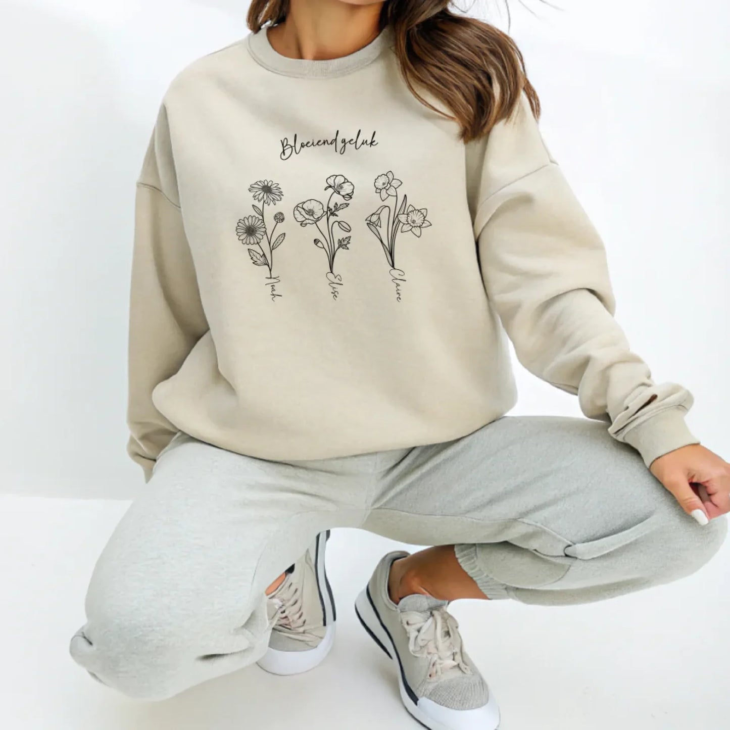 Gepersonaliseerde sweater met geboortebloem en naam